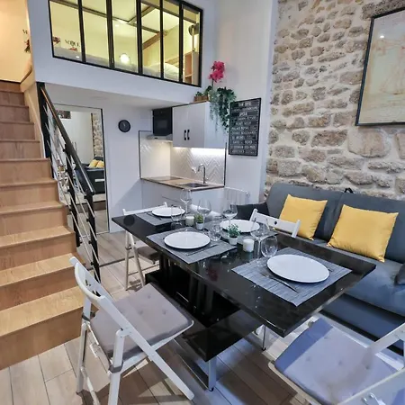 Clara - Modern Loft Sorbonne Notre-dame Historic Bed & Breakfast 3*