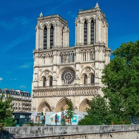 Bed & Breakfast Clara - Modern Loft Sorbonne Notre-dame Historic