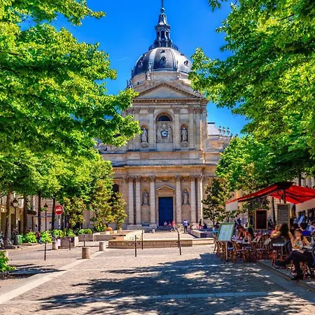 Clara - Modern Loft Sorbonne Notre-dame Historic Bed & Breakfast