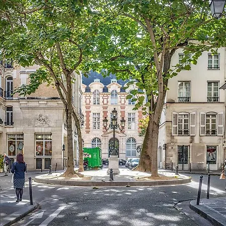 Clara - Modern Loft Sorbonne Notre-dame Historic 3*